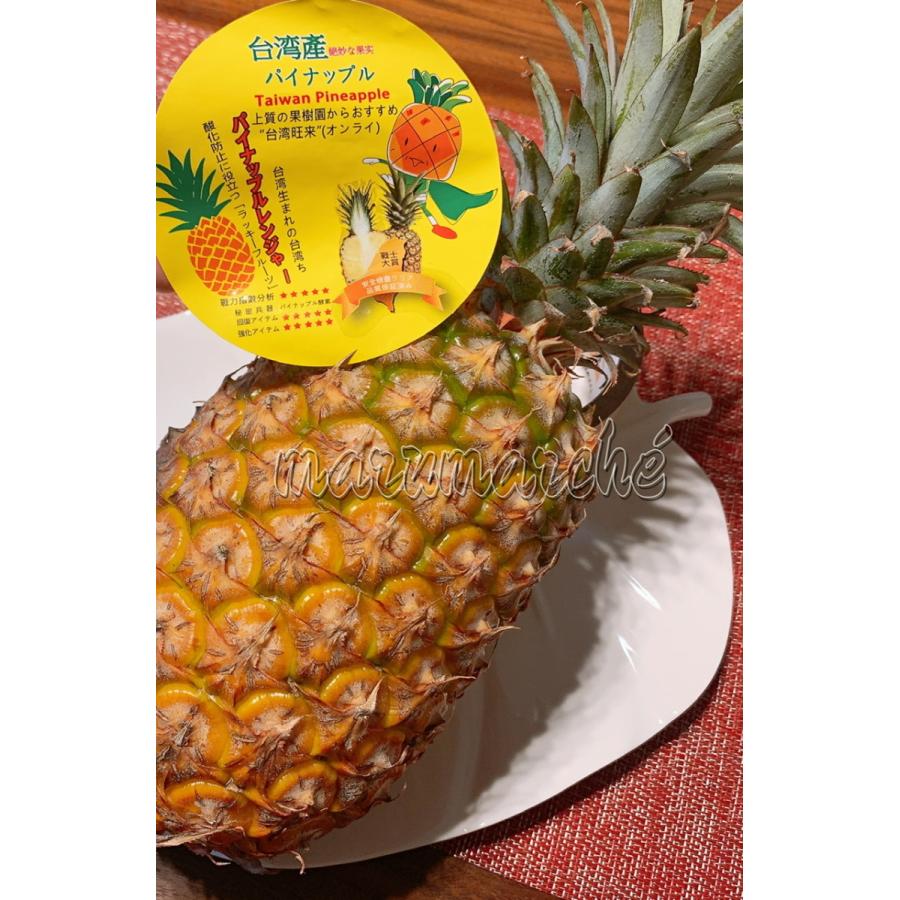 台湾パイン 特大2玉入　パイナップル5〜6玉サイズ　パインジュース　カットフルーツ　大玉　芯まで甘い美味しい柔らかい　ギフト　父の日　旬の果物　人気 |  | 01