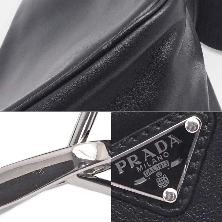 PRADA（プラダ） トライアングルロゴ ショルダーバッグ ポーチ付