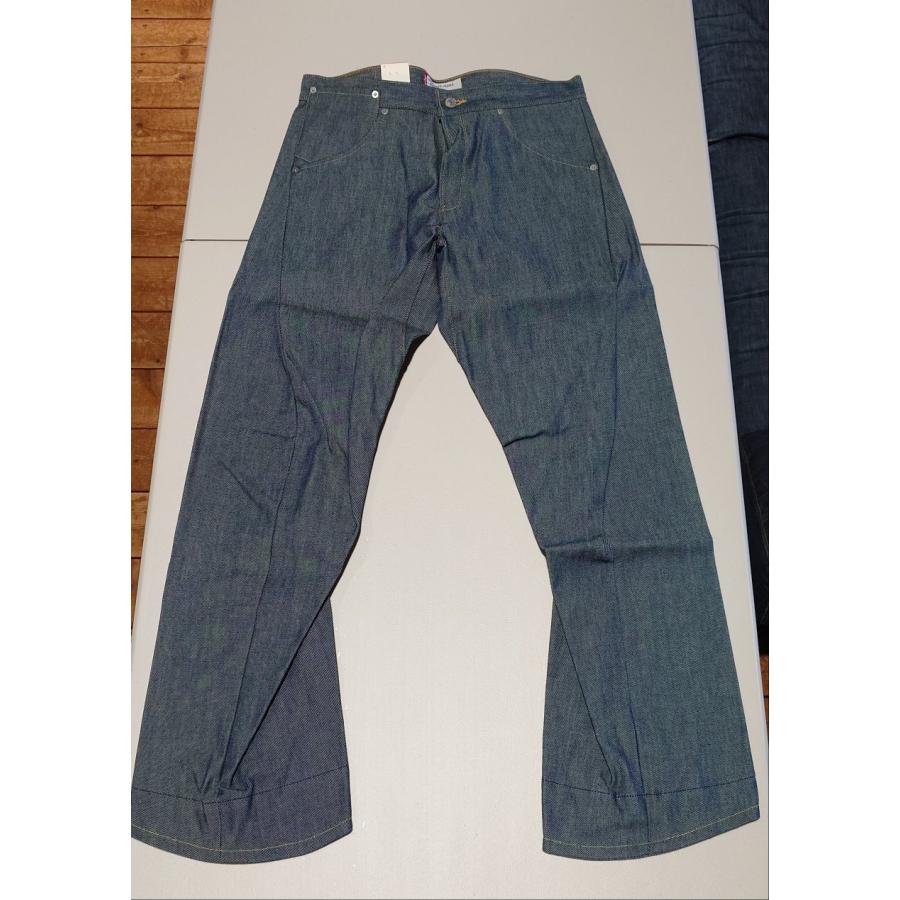 Levi's（リーバイス） ジーンズ 00002-08 ルーズデニム 立体裁断 リーバイス エンジニアド・ジーンズ ルーズ 00002-08 立体裁断 人間