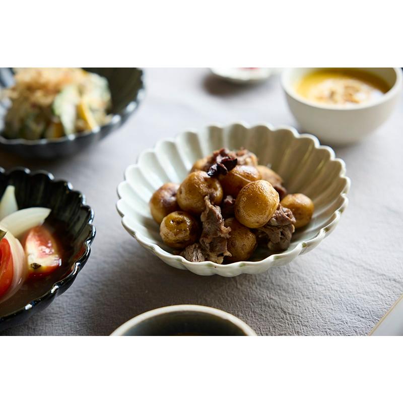 和食器 お皿 おしゃれ 食器 北欧 かわいい 輪花 菊形 しのぎ 鉢 とんすい 日本製 美濃焼 TAMAKI 花皿 ボウル18 500ml｜maruri-tamaki｜22