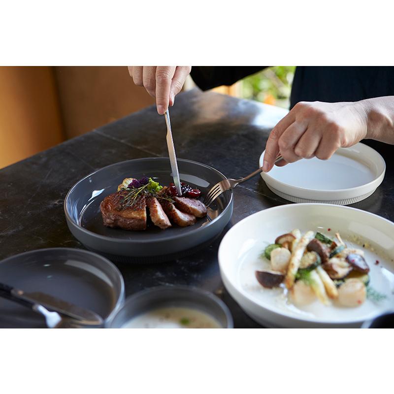 未使用4枚+ほぼ未使用 長皿　和食器 ダークグレー波形皿8枚セット 未使用4枚+ほぼ未使用 長皿 和食器 ダークグレー波形皿8枚セット 未