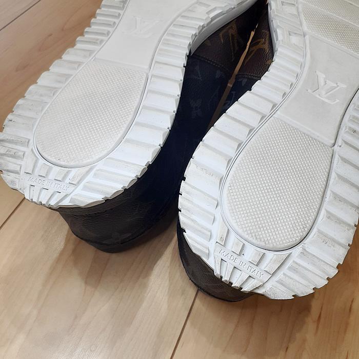 LOUIS VUITTON ルイヴィトン スニーカー LV 9 1/2サイズ LOUIS VUITTON ＜9 1/2=約28.5cm＞ルイ・ヴィトン ランアウェイ