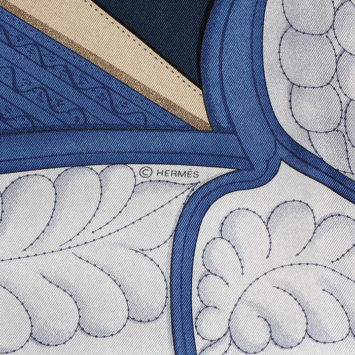 HERMES 【美品】エルメス スカーフ カレ(四角)90 ブルー系 HERMES 【美品】エルメス スカーフ カレ(四角)90 ブルー系
