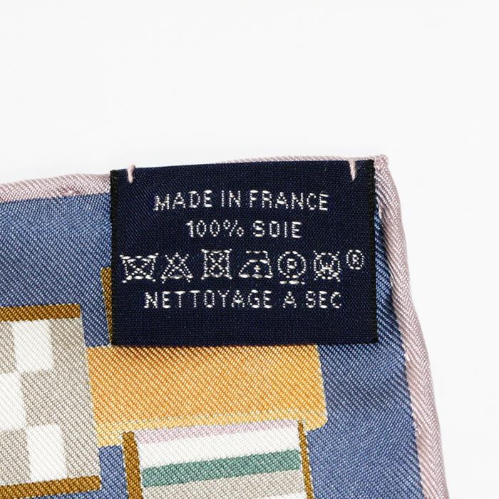 HERMES 【美品】エルメス スカーフ カレ(四角)90 ブルー系 HERMES 【美品】エルメス スカーフ カレ(四角)90 ブルー系