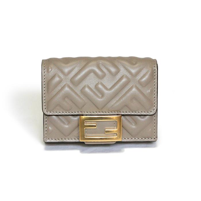 美品】FENDIゴールド エンボス加工 三つ折り財布 2025年に向けて