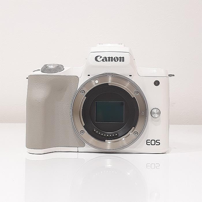 キャノン canon EOS Kiss M ミラーレス一眼カメラ ホワイト ダブルレンズキット ズームレンズ+単焦点レンズ EF-M15-45mm  F3.5-6.3　EF-M22mm F2　中古