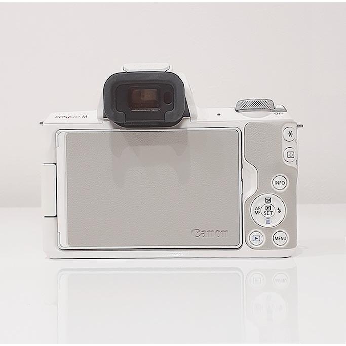 キャノン canon EOS Kiss M ミラーレス一眼カメラ ホワイト ダブルレンズキット ズームレンズ+単焦点レンズ EF-M15-45mm  F3.5-6.3　EF-M22mm F2　中古