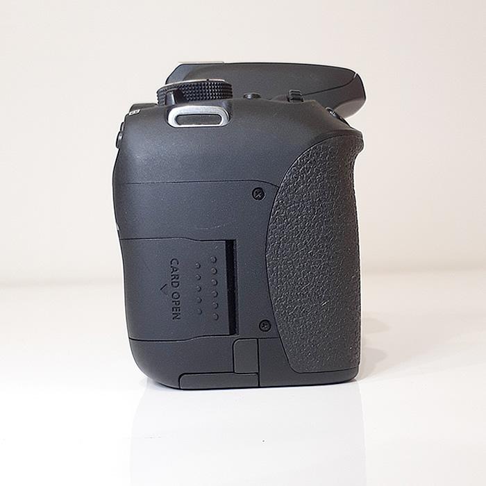 EOS Kiss キャノン canon X8i デジタル一眼カメラ ダブルズーム EOS Kiss キャノン canon X8i デジタル一眼カメラ ダブルズーム