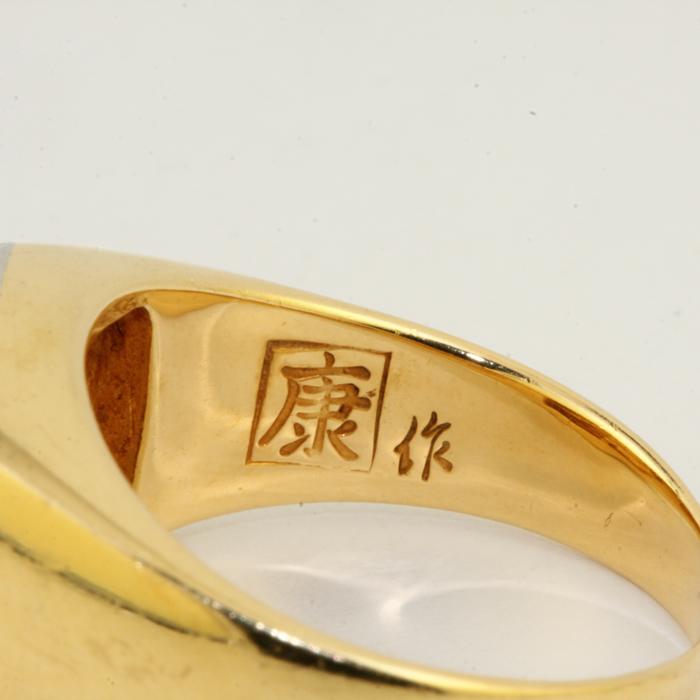 19号> 0.22ct ダイヤ 印台リング 内側に龍のモチーフ 康作 K18 19号> 0.22ct ダイヤ 印台リング 内側に龍のモチーフ 康作 K18