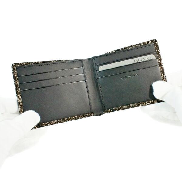 印伝 甲州印伝 印傳屋 上原勇七 財布 二つ折り財布 2005 菊 黒地×白漆 鹿革 本革 レザー キャッシュレス 和柄 ブランド 冬物 冬ギフト クリスマス 贈り物 YM01 印傳屋（INDEN-YA） 印伝 甲州印伝 上原勇七 財布 二つ折り財布 印伝