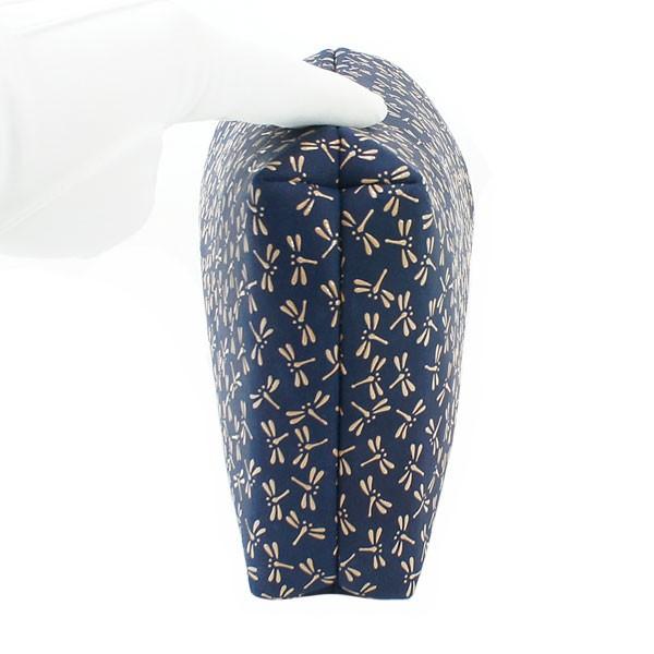 印伝 甲州印伝 印傳屋 上原勇七 合切袋 巾着 3005 とんぼ 紺地×白漆 鹿革 本革 レザー マチ付き 和柄 ブランド 冬物 冬ギフト クリスマス 贈り物 YM02 印傳屋（INDEN-YA） 印伝 甲州印伝 上原勇七 合切袋 巾着 3005 とんぼ