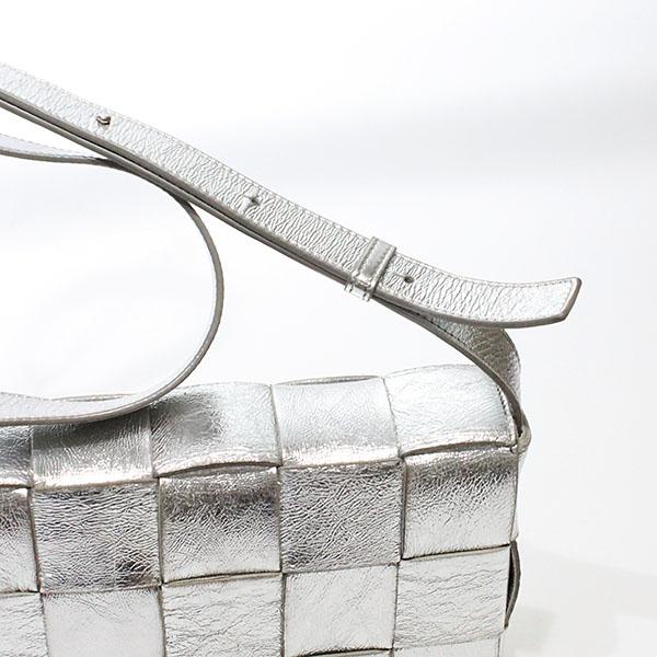 【美品】ボッテガヴェネタ　マキシイントレチャート　カセット　ショルダーバッグ バイセル公式】ボッテガヴェネタ カセット ショルダーバッグ