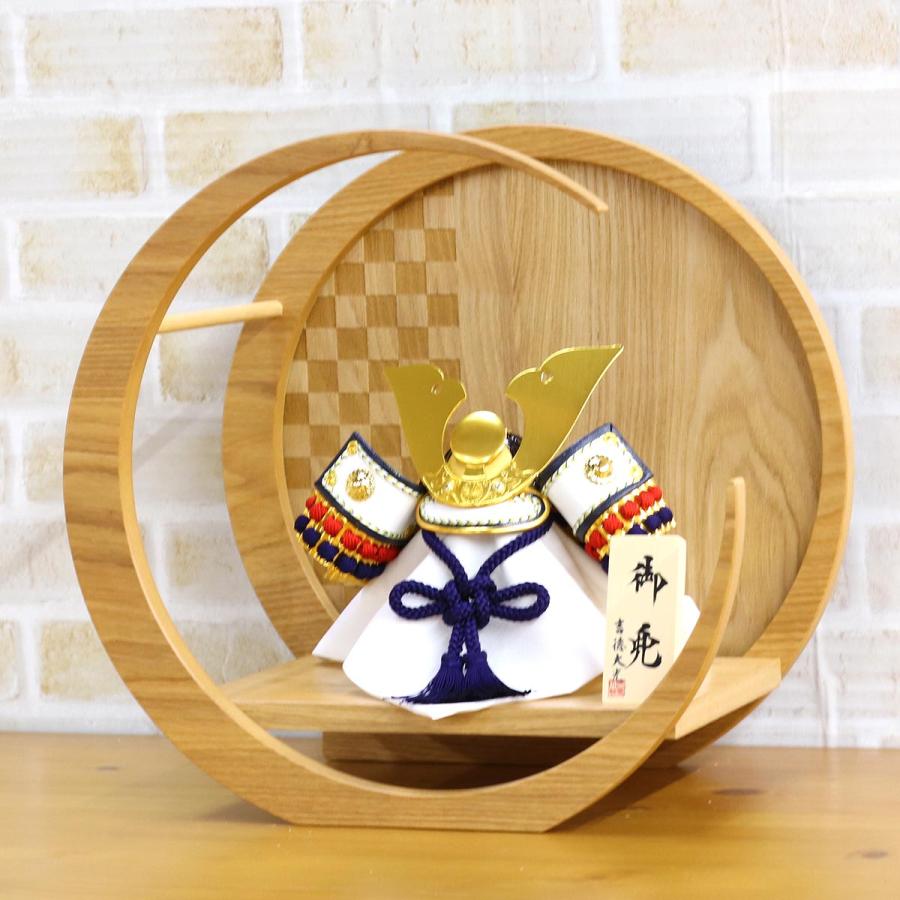 往復送料無料 五月人形 兜 吉徳 吉徳大光 兜飾り 豆 大鍬形 市松模様 木製 円形 三日月形飾り台 小 コンパクト おしゃれ Materialworldblog Com