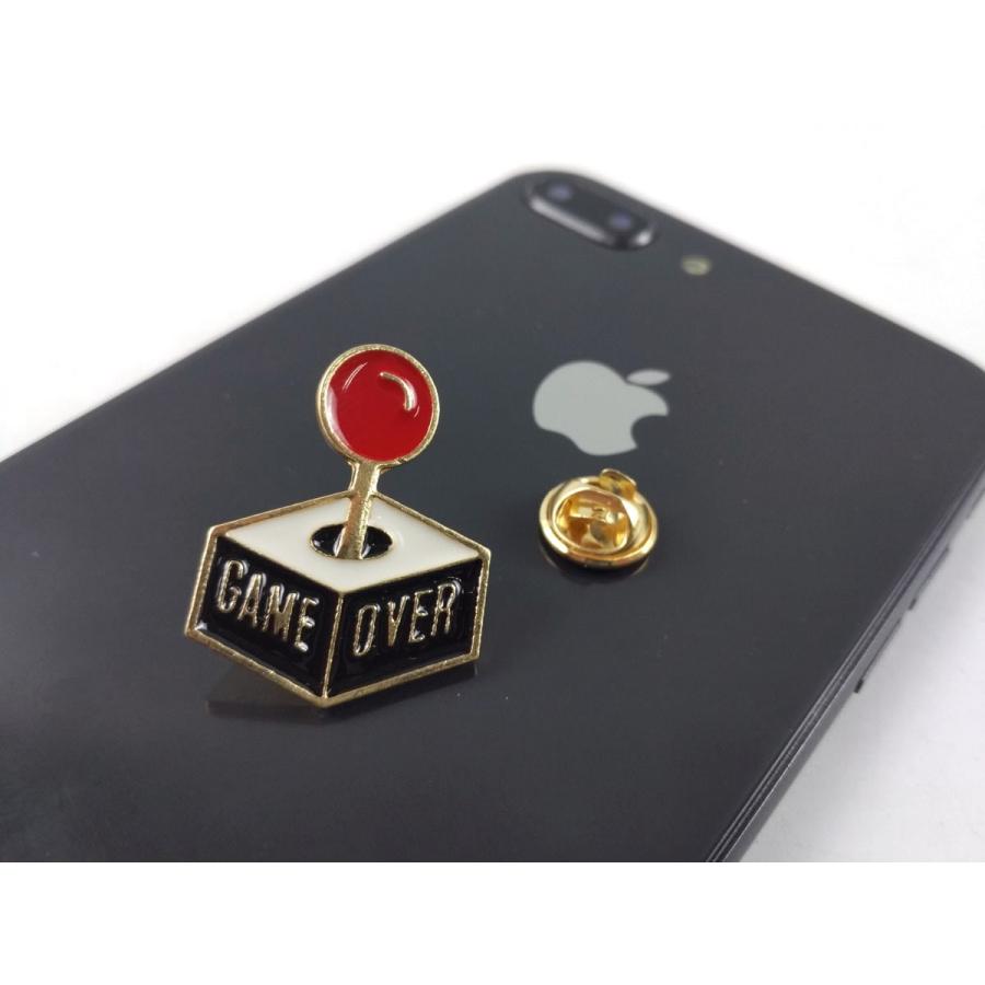 ピンバッジ GAME OVER ピンズ ゲーム コントローラー 面白 小物 2.3cmX3.1cm DM便送料無料 KE1430まるとも