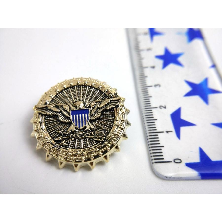 ブローチ ビンテージ風 紋章 サークル 鷹 三本の矢 シルバー 3.1cmx3