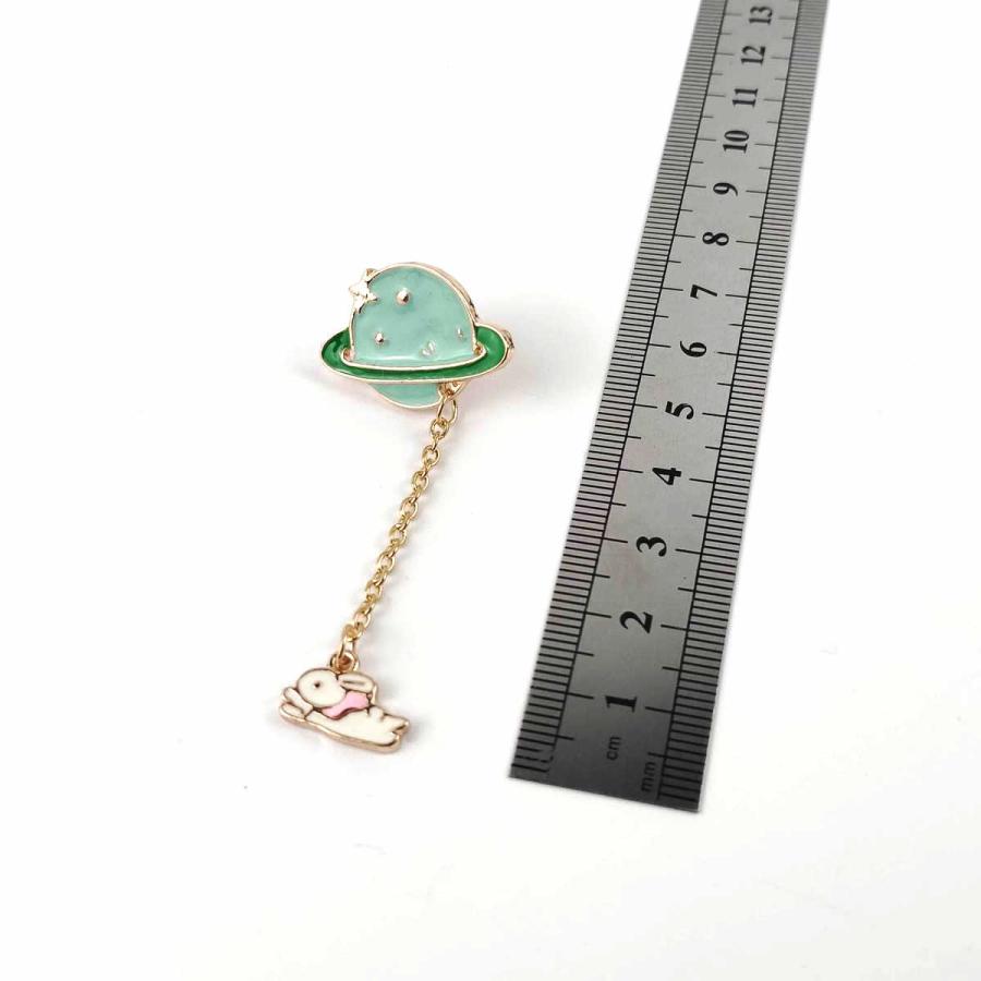 土星 兎 宇宙飛行士 ピンバッジ チェーン付き 全2種類 ピンズ 留め具