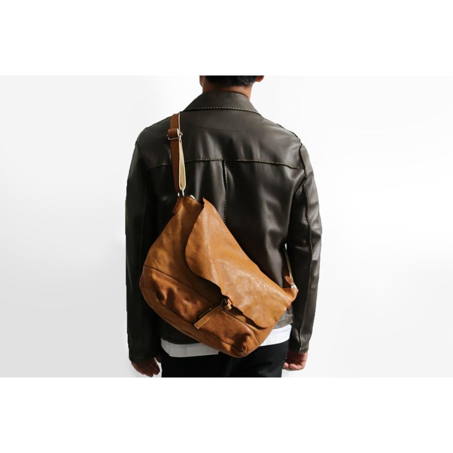 リリイ REALMIND LILY FORO フォロ 上質な 馬ヌメ革 馬革 の創作カブセ