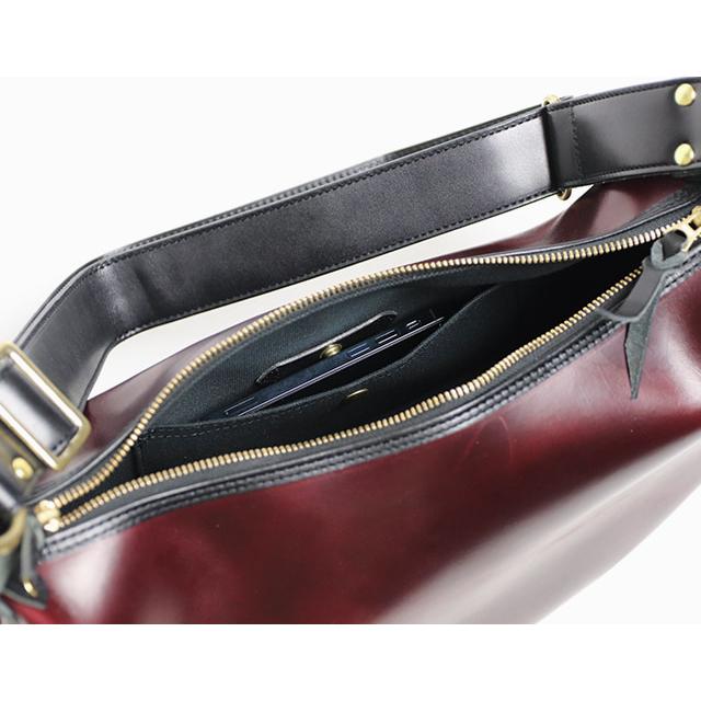 INCEPTION インセプション Chromexcel Leather BANANA BAG 経年変化 を楽しめる 茶芯 ショルダーバッグ ボディバッグの画像