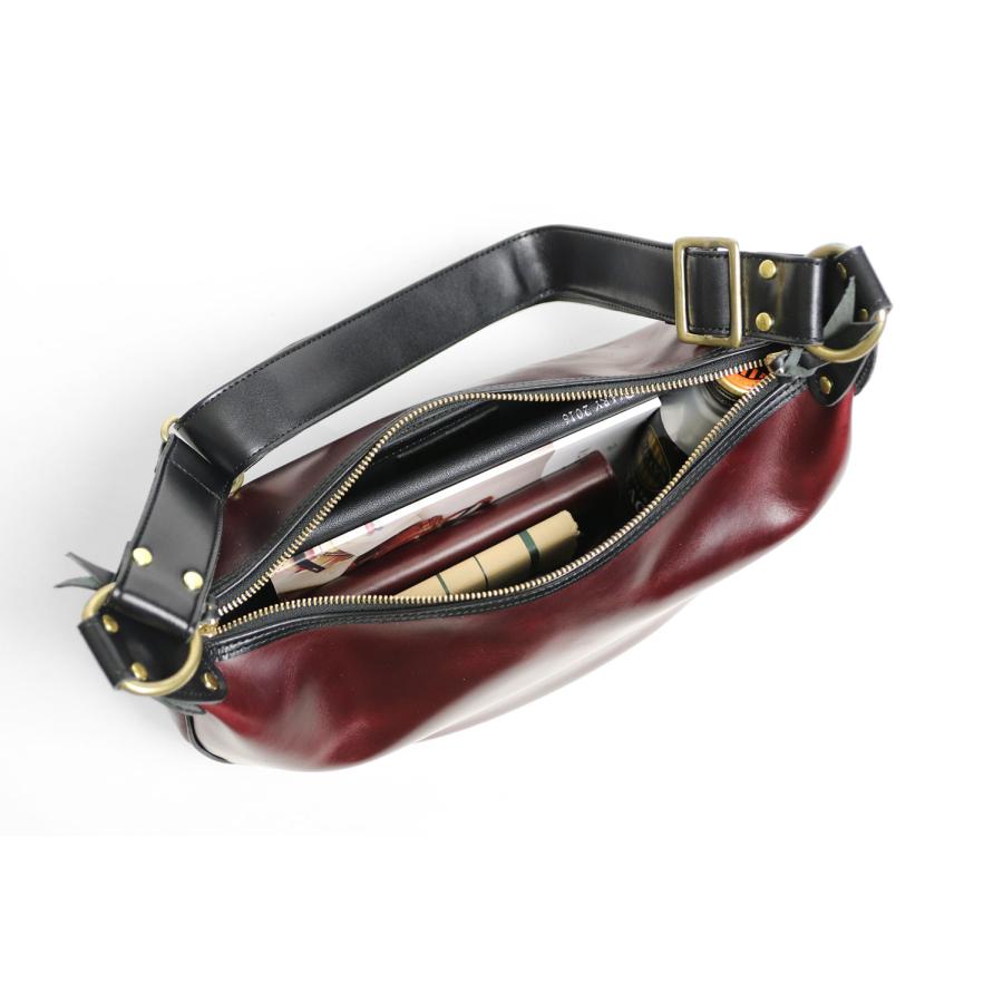 INCEPTION インセプション Chromexcel Leather BANANA BAG 経年変化 を楽しめる 茶芯 ショルダーバッグ ボディバッグの画像