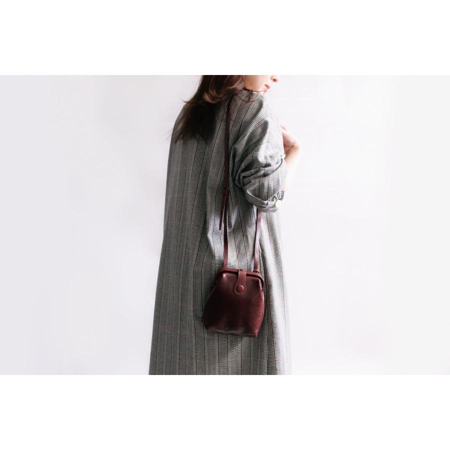 Atelier nuu  Lezza botanica vino パカっと開くミニバッグ ダレス コンパクト 口金 アトリエヌウ 豊岡鞄 ミニショルダー 本革 革 レザー レディース | 豊岡鞄 | 03