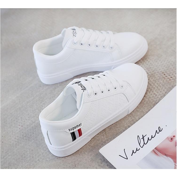 白い靴 スニーカーレディース ３色レディーススニーカー ランニング 白い靴 スニーカー トレンド スポーツ シューズ 美脚 軽量ヒール軽く滑り止め K131 Maruyama Yahoo 店 通販 Yahoo ショッピング