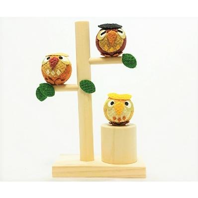 2匹セット　ふくろう　ハンドメイド　置物　人形　ちりめん　ひも付き　リメイク 置物 コンパクト ちりめん 小さい 可愛い ふくろう / 枝のり /季節飾り