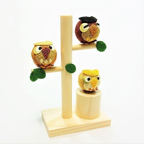 2匹セット　ふくろう　ハンドメイド　置物　人形　ちりめん　ひも付き　リメイク 置物 コンパクト ちりめん 小さい 可愛い ふくろう / 枝のり /季節飾り