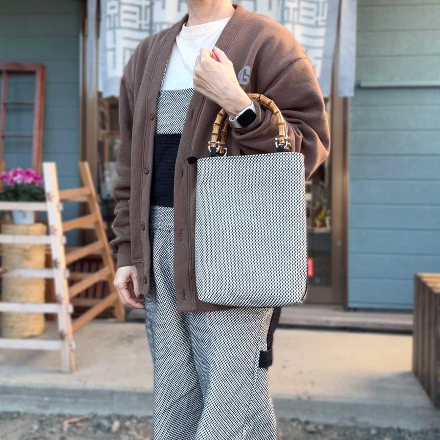 刺し子 手提げバッグ 縦型 バンブー 竹製持ち手 白黒 黒 紺 祭り用品
