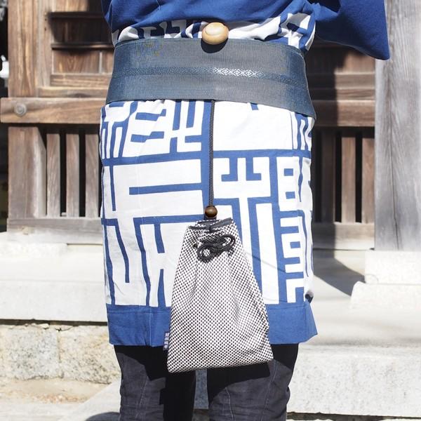 腰下げ巾着 01 刺し子生地 白黒 巾着 祭用品 祭り袋 小物入れ スマホ入れ 粋 根付 江戸打紐 和装 :kss01b:株式会社 間瀬織布工場 通販 腰下げ目籠巾着ケース 腰下げ煙草入れ [ 目籠 目篭 祭り 煙草入れ 祭 タバコケース 祭り用品 お祭り用品 祭り 衣装 祭り衣装 お祭り衣装 巾着袋 たばこ入れ タバコ入れ 煙草 たばこ タバコ ケース スマホ入れ スマホケース 小物入れ