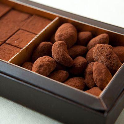 岡本の石畳とアマンドショコラの詰め合わせ |  | 01