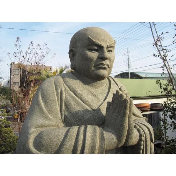 日蓮聖人像 石像 高さ約2m 立像 仏像販売 仏像 石仏 青御影石 彫刻 日蓮上人 石彫刻 高級仏像 祈りの像 聖人像の画像