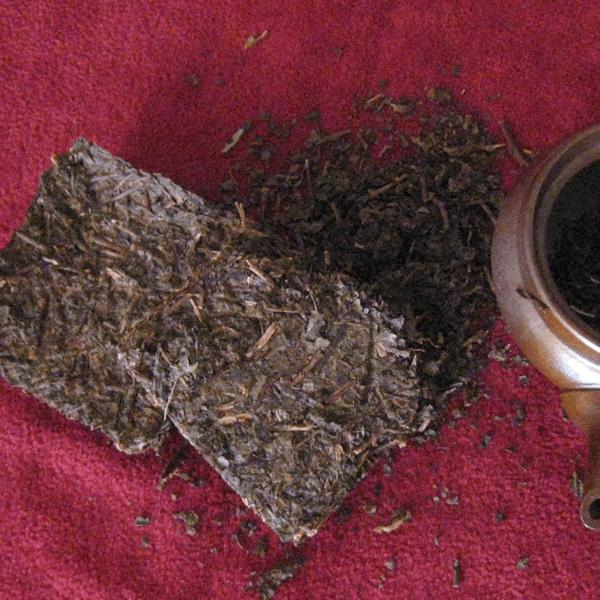 中国茶 発酵茶 健康茶 金の花 茯茶（300gx3個セット）2011年製造 年末年始の画像