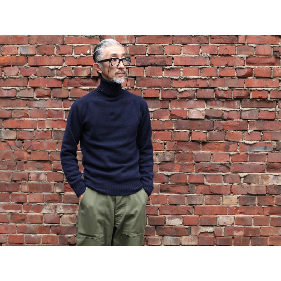 INVERALLAN（インバーアラン） ラムズウール100% タートルネック