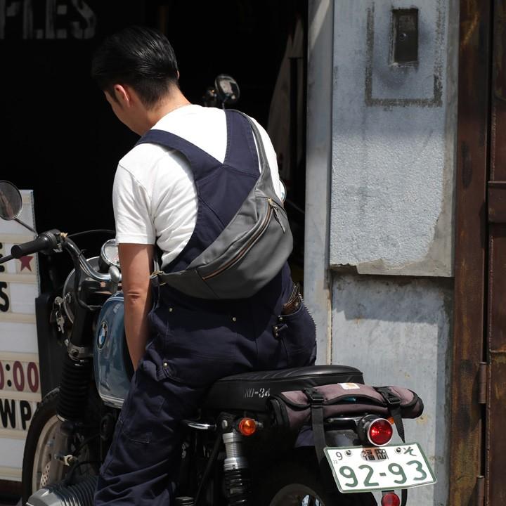 VANSON（バンソン） スムースレザー ファニーバッグ 本革 バック