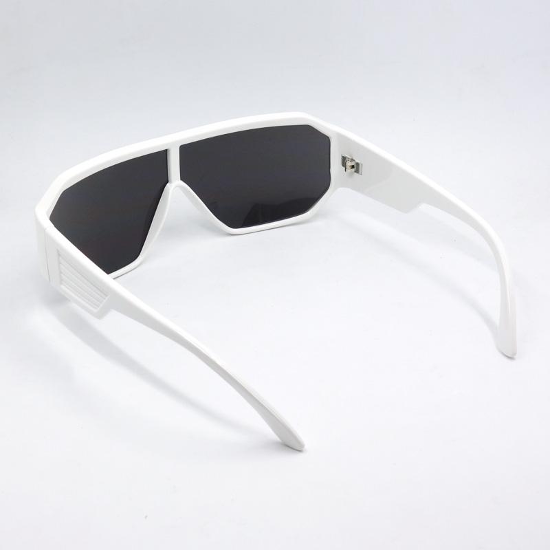 Bianchi サングラス　新品未使用　レア商品 　ホワイト Bianchi サングラス 新品未使用 レア商品 ホワイト VARTIX 新作