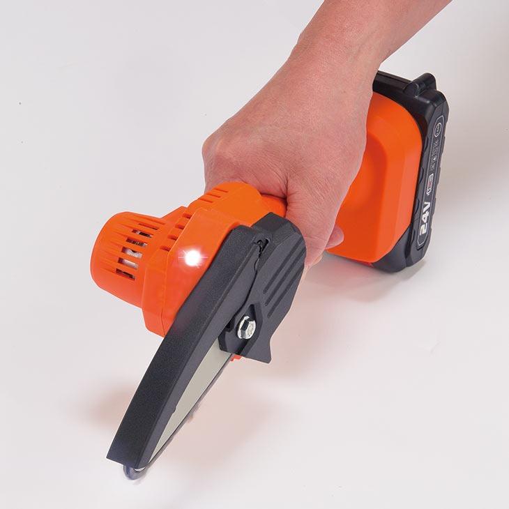 ファミラ ハンディチェーンソー 充電式コードレスハンディーチェーンソー 予備バッテリー付き |  | 02