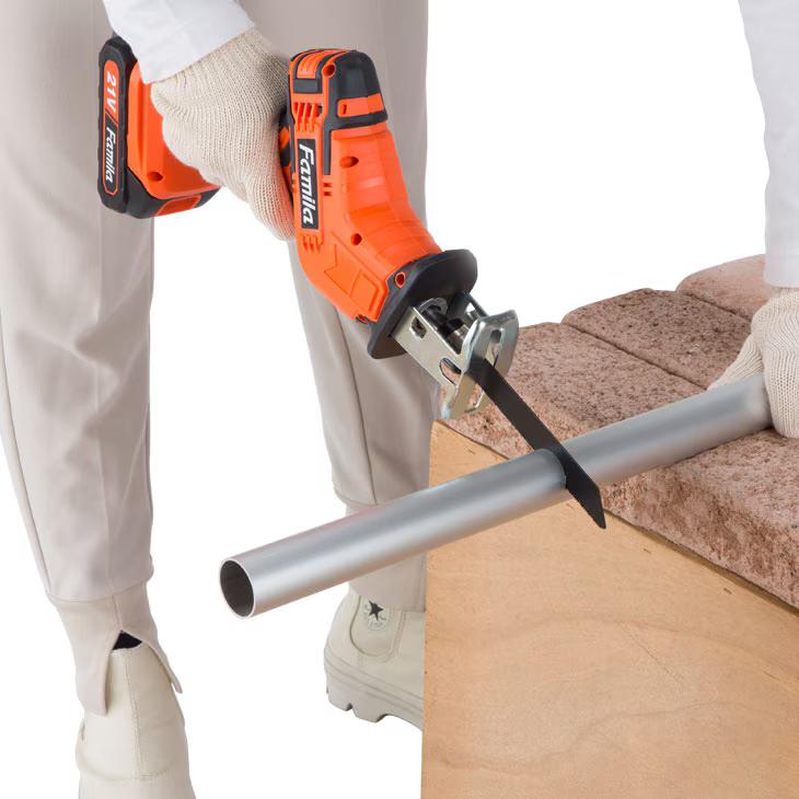 充電式コードレスのこぎり6点セット 専用替え刃2枚 予備バッテリー付き |  | 01