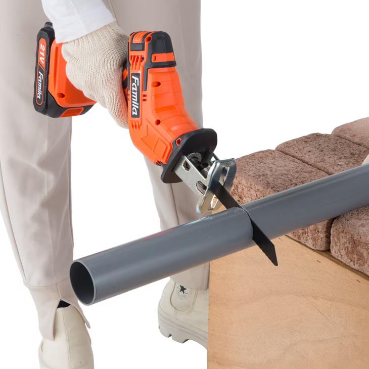 充電式コードレスのこぎり6点セット 専用替え刃2枚 予備バッテリー付き |  | 04