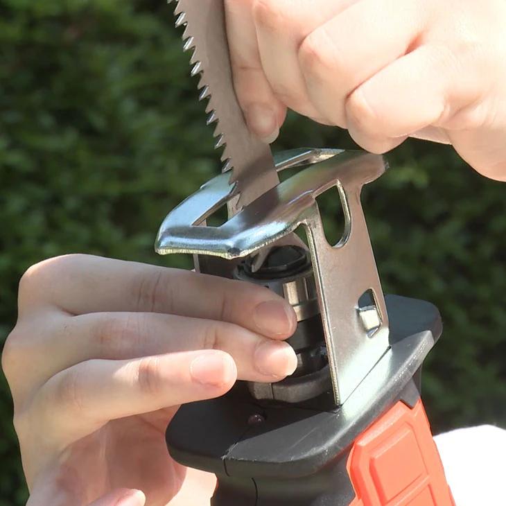 充電式コードレスのこぎり6点セット 専用替え刃2枚 予備バッテリー付き |  | 07