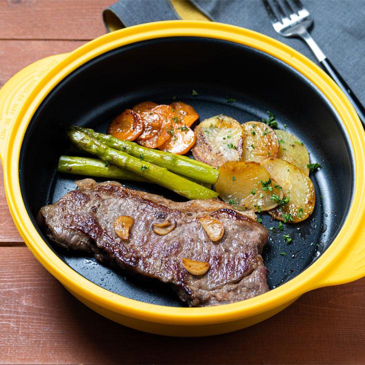 ファミラ レンジグリルパン 蒸し器プレート付き レシピブック付き レンジで焼き魚 電子レンジ調理器 焼き魚 ステーキ 焼き目 焼く 炊く レンジ 調理鍋 |  | 03