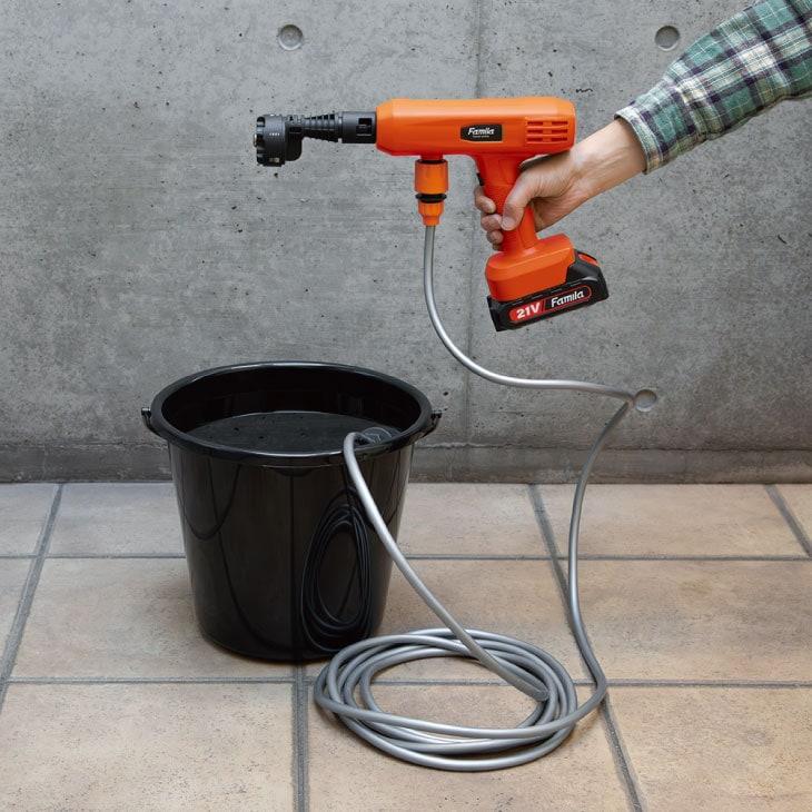 ファミラ 充電式 高圧洗浄機DX 14点セット ペットボトル ハンディ コードレス 家庭用 軽量 泡洗浄 ノズル 水道不要 持ち運び |  | 02