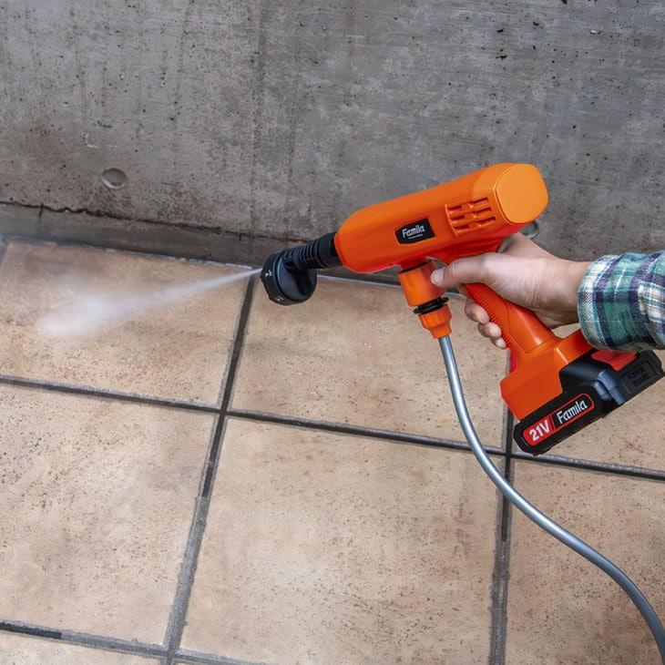 ファミラ 充電式 高圧洗浄機DX 14点セット ペットボトル ハンディ コードレス 家庭用 軽量 泡洗浄 ノズル 水道不要 持ち運び |  | 04