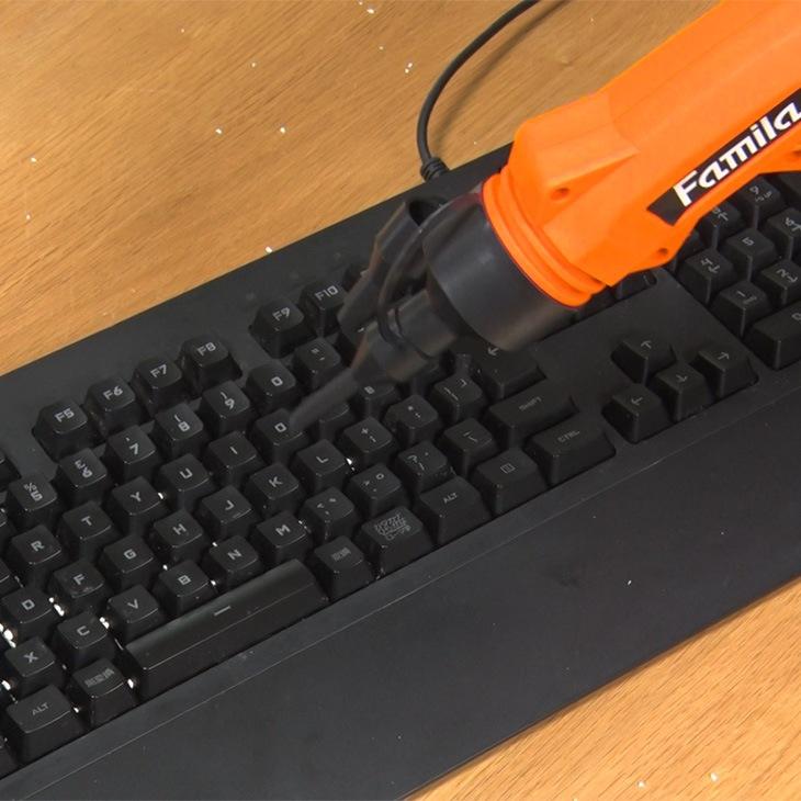 ファミラ 充電式コードレス2WAYブロワー 予備バッテリー付 送風・集じん 掃除機 洗車 水飛ばし 落ち葉清掃 空気入れ 多彩なノズル 軽量1.2kg 日本企画 6ヵ月保証 |  | 06