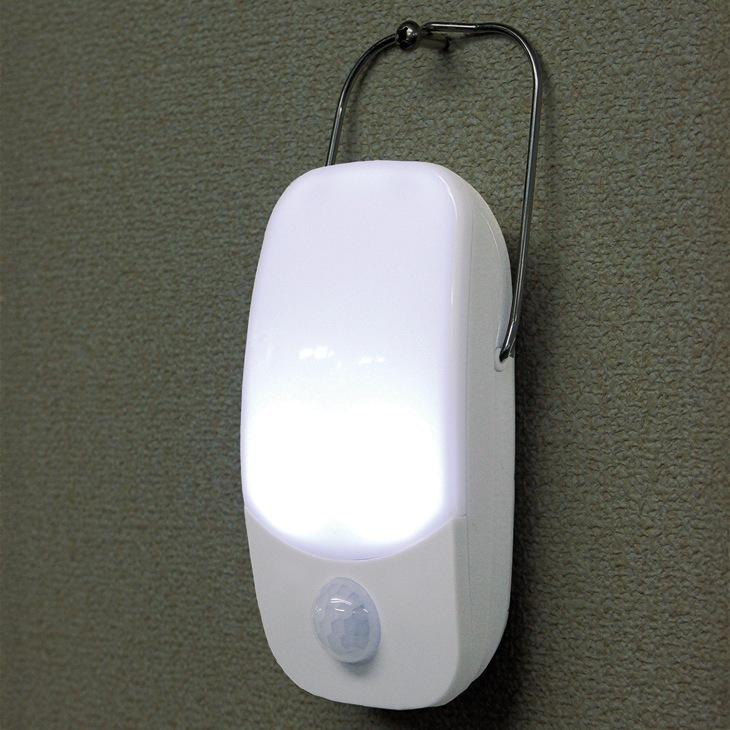LEDセンサーライト マグピカ 2個組 センサーライト LED マグネット 乾電池式 置き型 足元灯 屋外 自動点灯 廊下 階段 防沫 | 