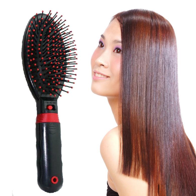 【振動マッサージ 静電気防止 頭皮ケア】 髪ケア液導入ブラシ ヘアブラシ 送料無料 振動ヘアブラシ コードレス 血行促進 頭皮マッサージ 電池式