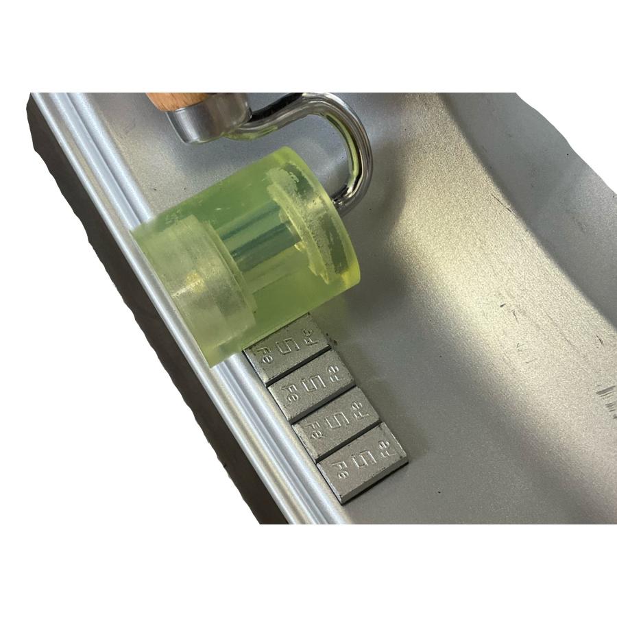 ホイールバランサー バランスウエイト 貼り付け 3kg 5g刻み 鉄製 海外自動車メーカー採用品 タイヤ ホイール 自動車用 交換 重りバランス調整 |  | 16