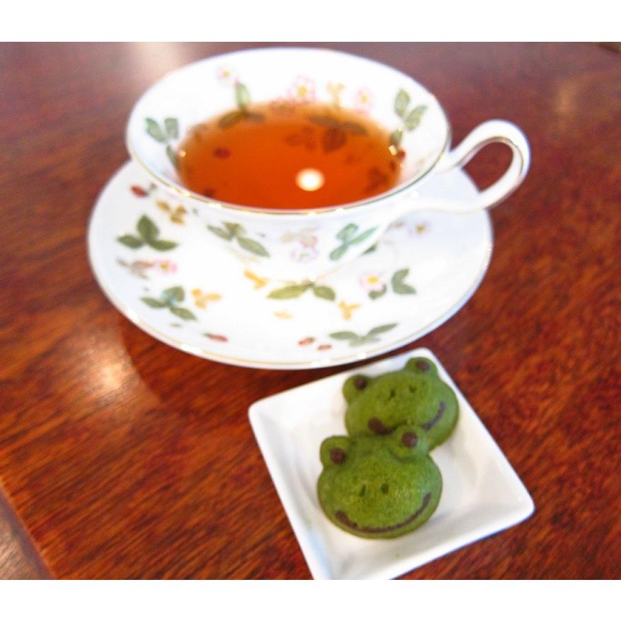 【幸せのカエルさん】（4個入り）要冷蔵、カエルの形をした一口サイズの抹茶フィナンシェ、しっとり食感とやさしい甘さでプチギフトに人気 |  | 02