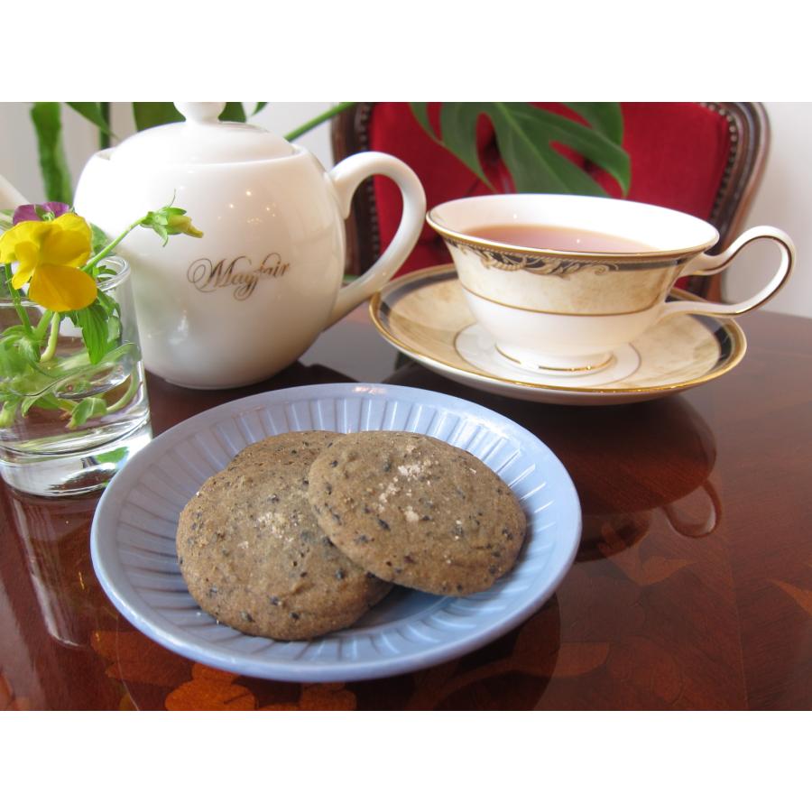 【ソルト黒ごまクッキー（3枚入り）】黒ごまたっぷりの香ばしい薄焼きクッキー、ミネラル豊富なきび砂糖と佐渡の塩を使用 | 