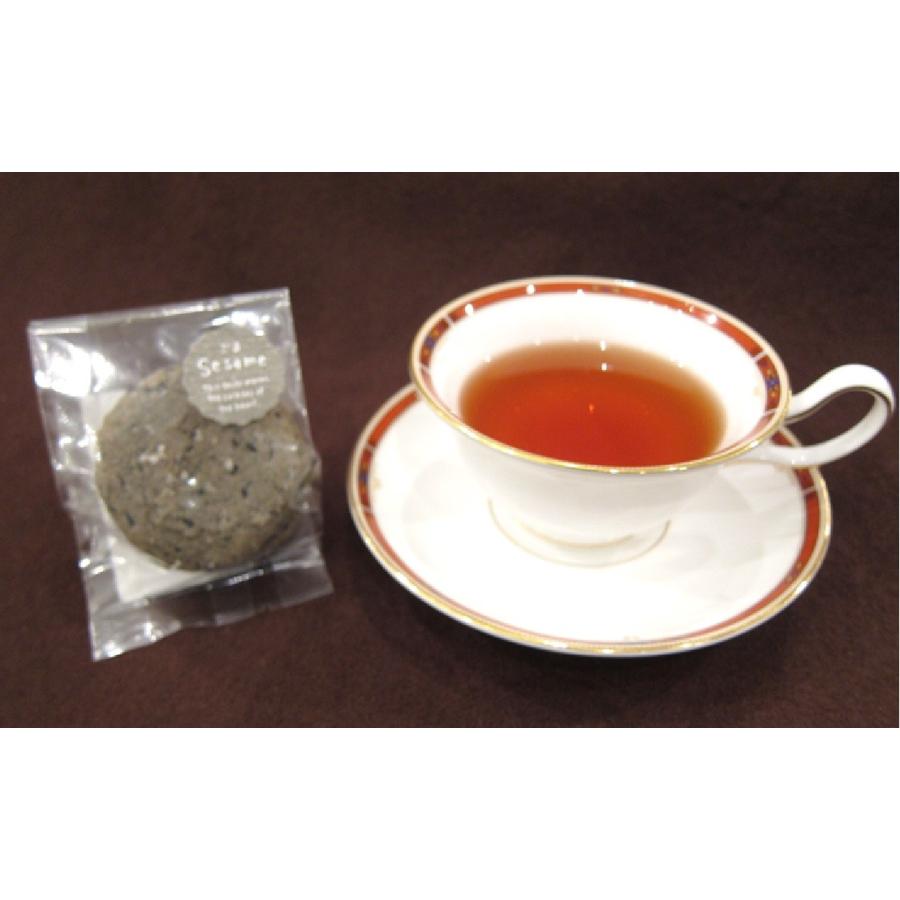 【ソルト黒ごまクッキー（3枚入り）】黒ごまたっぷりの香ばしい薄焼きクッキー、ミネラル豊富なきび砂糖と佐渡の塩を使用 |  | 02