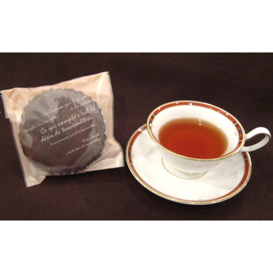 【はちみつマドレーヌ（チョコ）】1個入り、上質なビターチョコレートを入れたしっとり濃厚な蜂蜜マドレーヌ |  | 03